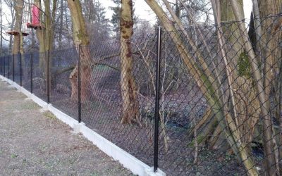Jak zrobić ogrodzenie z siatki?